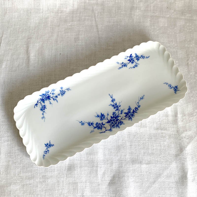 リモージュ　ケーキ長皿　レクタングルプレート　横長　青い小花　Limoges　カケあり
12twcf7の画像