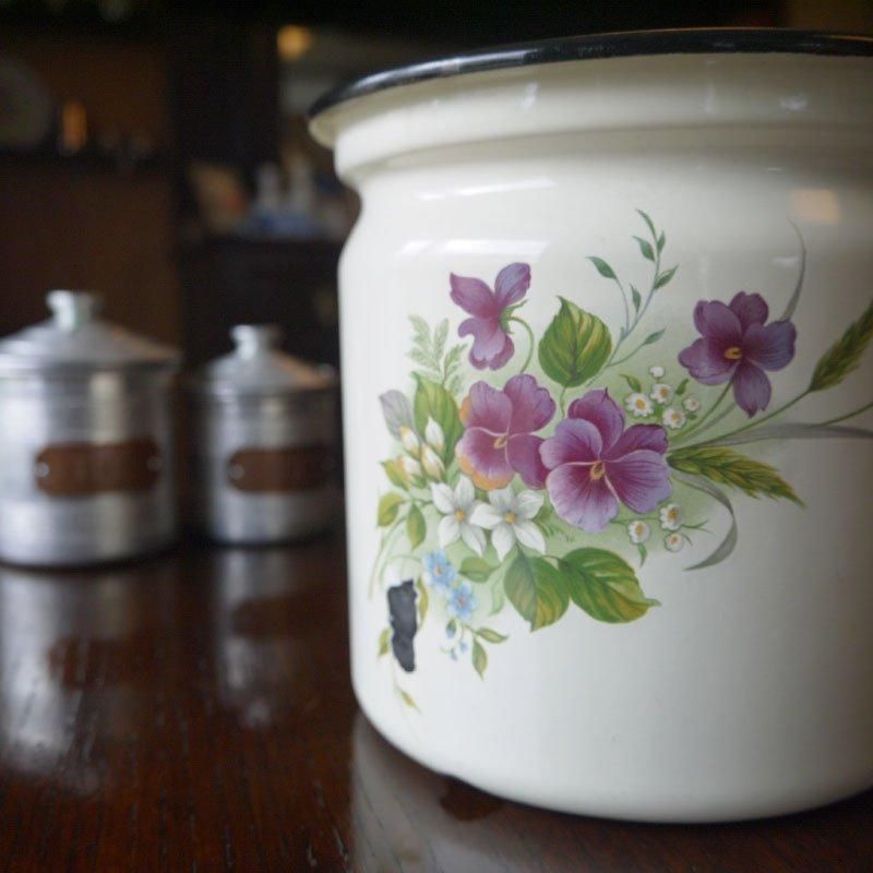 大きめのホーロー製ジャグ