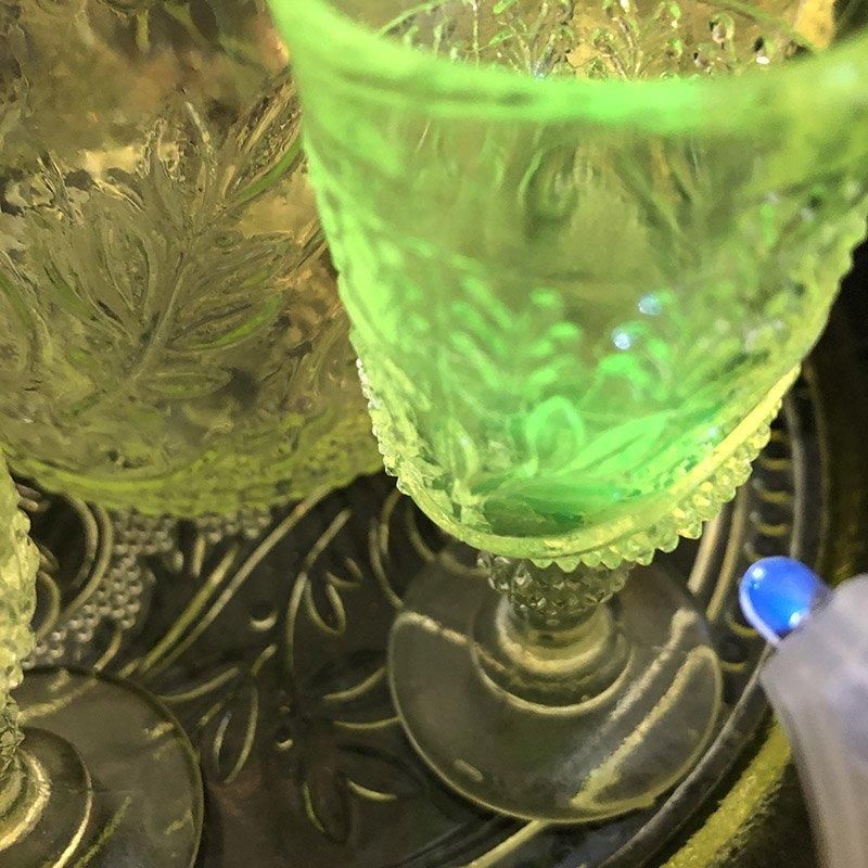 ウランガラスのリキュールグラスセット 11TWl20 - ANTIQUE LEAVES ウランガラスのリキュールグラスセット 11TWl20 - ANTIQUE LEAVES