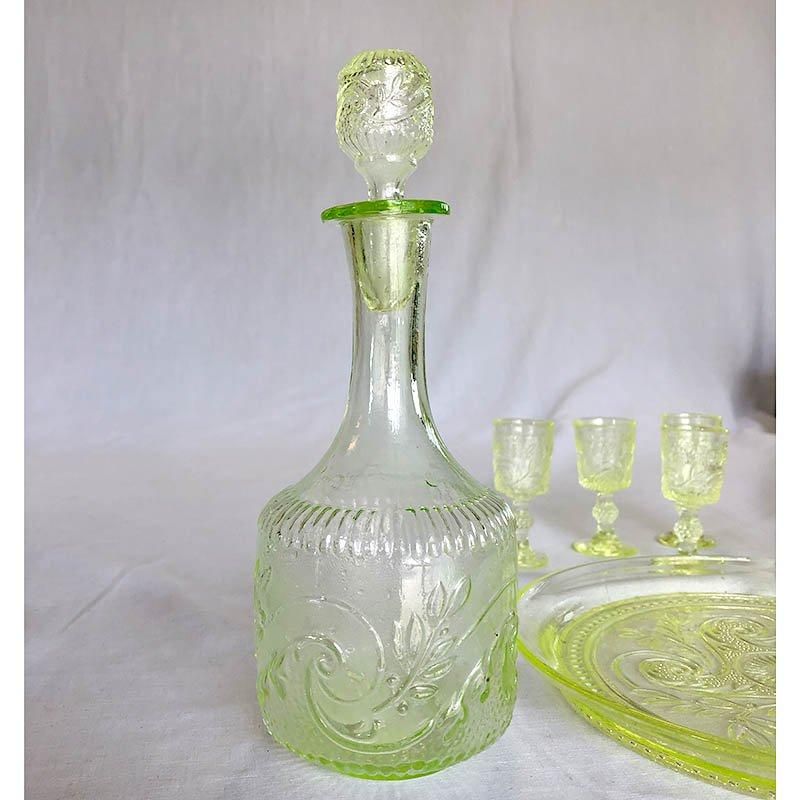 ウランガラスのリキュールグラスセット 11TWl20 - ANTIQUE LEAVES ウランガラスのリキュールグラスセット 11TWl20 - ANTIQUE LEAVES