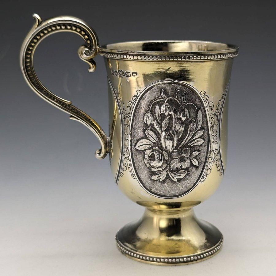 ビッグ割引 1867年 英国アンティーク 花彫刻マグカップ 純銀ゴールド装飾 家具