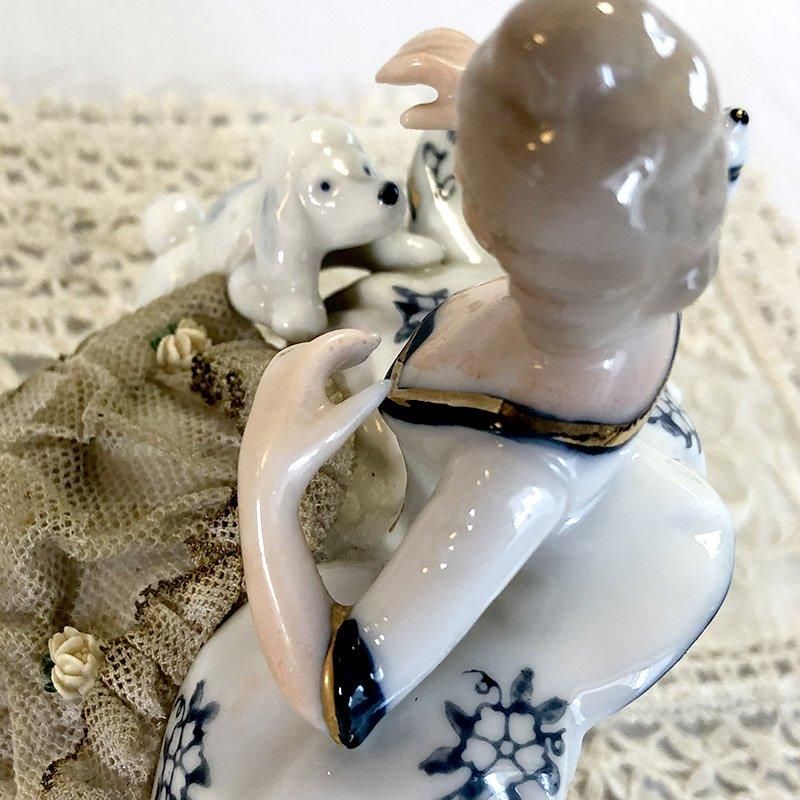 プードルと少女の陶器人形 ティータイムモチーフの可愛い置物