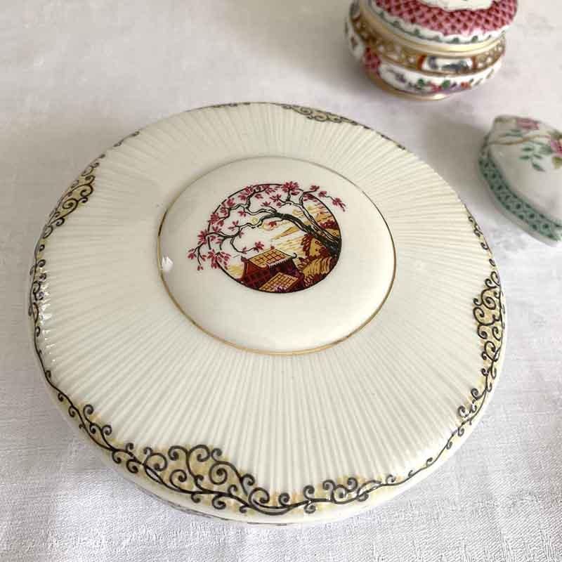 フランス　リモージュ焼き　陶磁器　スミレ柄アクセサリーケース フランス リモージュ焼き 陶磁器 スミレ柄アクセサリーケース フランス