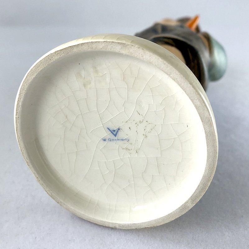 ゲーベル社製水色ジャケットの陶器人形 少年