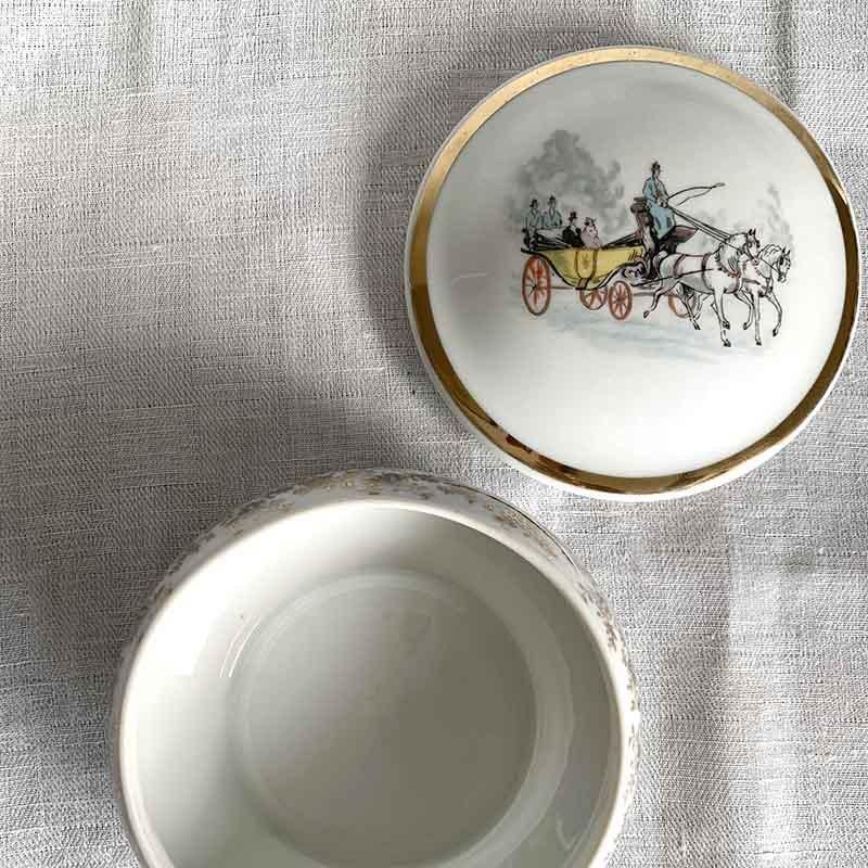 フランス製ボンボニエール 幌付き馬車モチーフの逸品