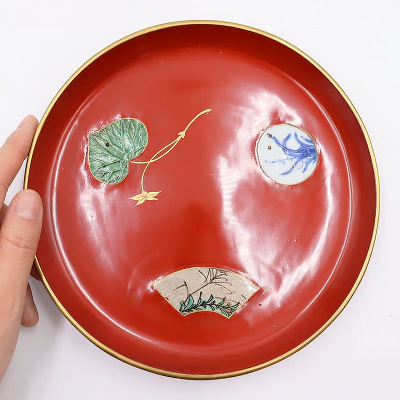 希少 珍品 図変わり 朱塗り 陶磁器 埋め込み 木皿 菓子皿 かわいい 大正時代 和食器 和骨董 漆塗り Bの画像