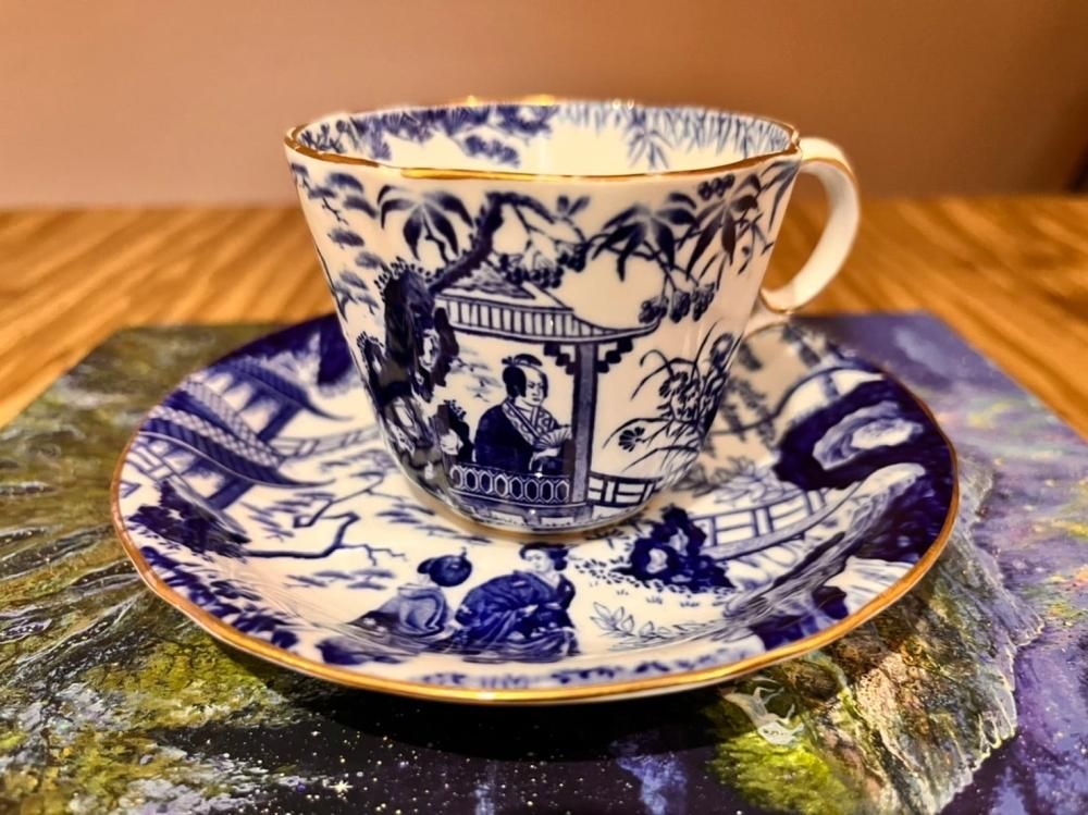 希少な1945年英国製ロイヤルアルバートカップ＆ソーサー