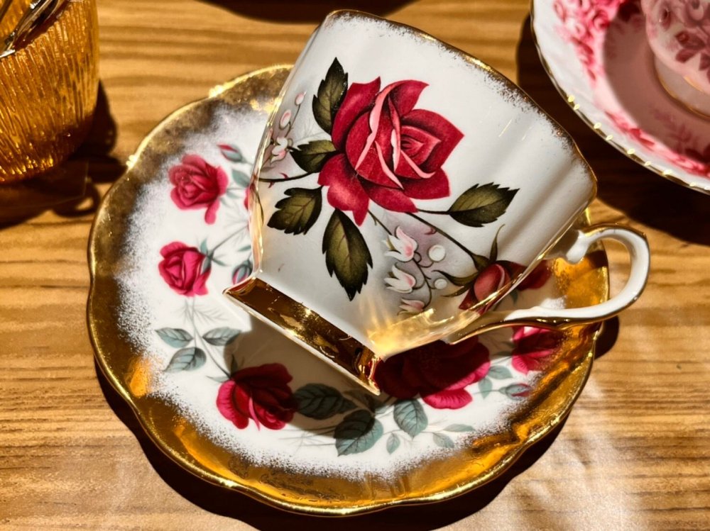 エリザベサン　赤いバラのカップ＆ソーサーの画像