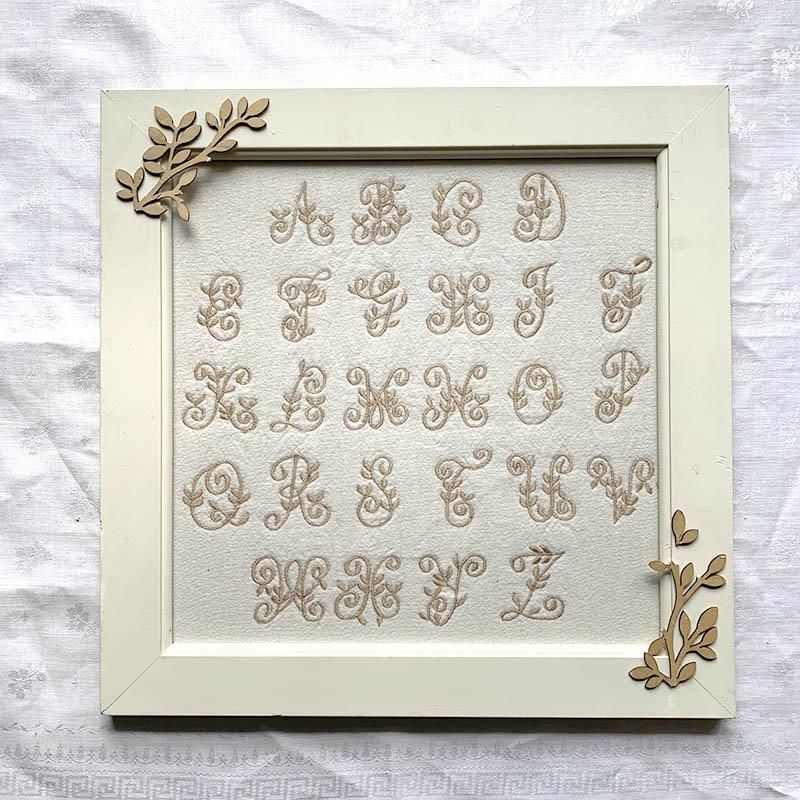 アルファベット刺繍 筆記体 額 フレーム入り モノグラム