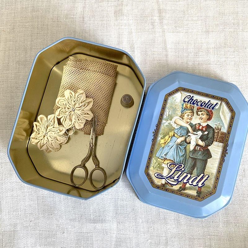 Lindt chocolate tin discount