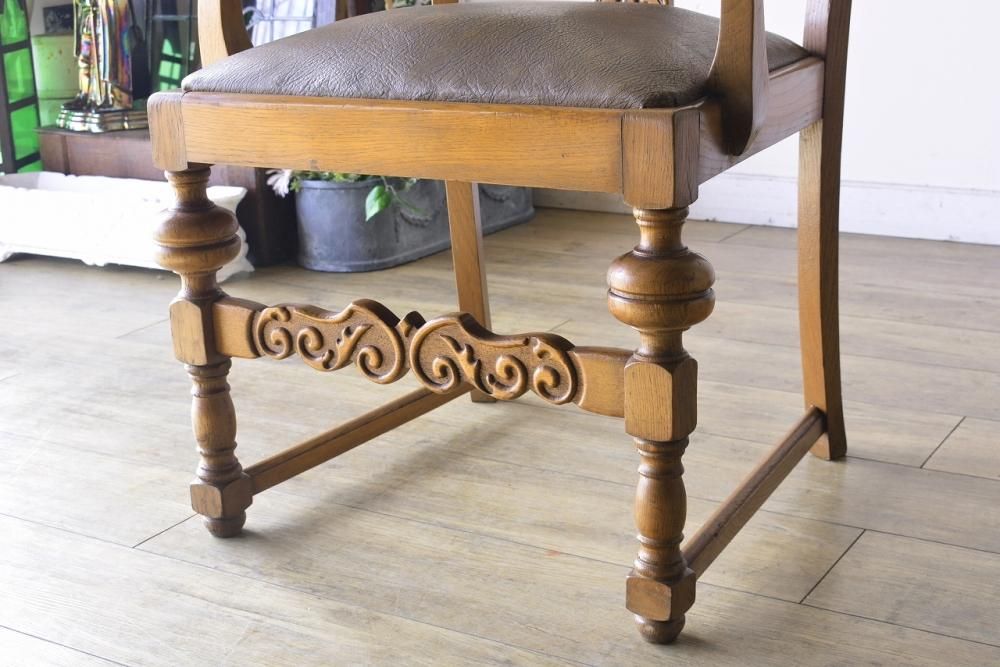 英国製1930年代 オークアームチェア｜男性彫刻装飾×無垢材