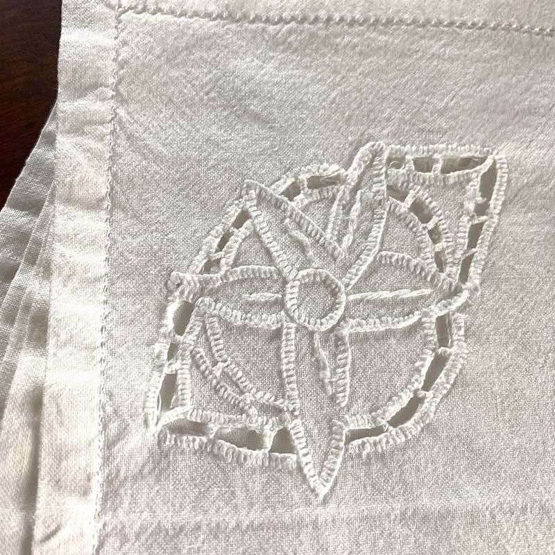 ティーナプキン リネン 白糸刺繍 カットワーク ハンカチ ティーナプキン リネン 白糸刺繍 カットワーク ハンカチ