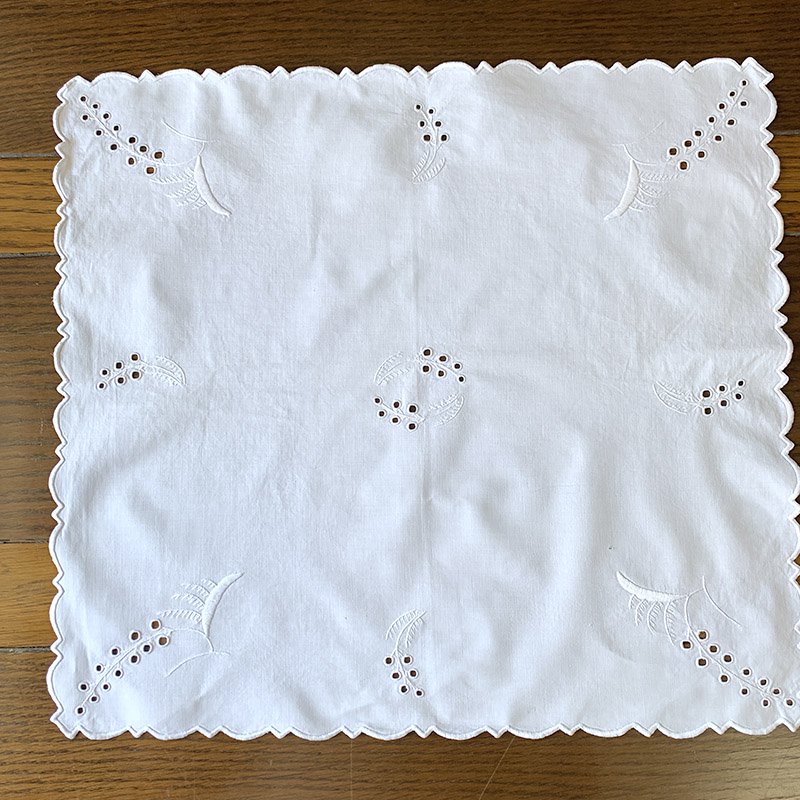 テーブルマット 敷物　カットワーク　透かし刺繍 アンティークリネン
12clcf61