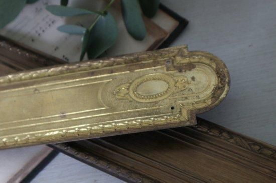 美しいレリーフのアンティークドアプレート