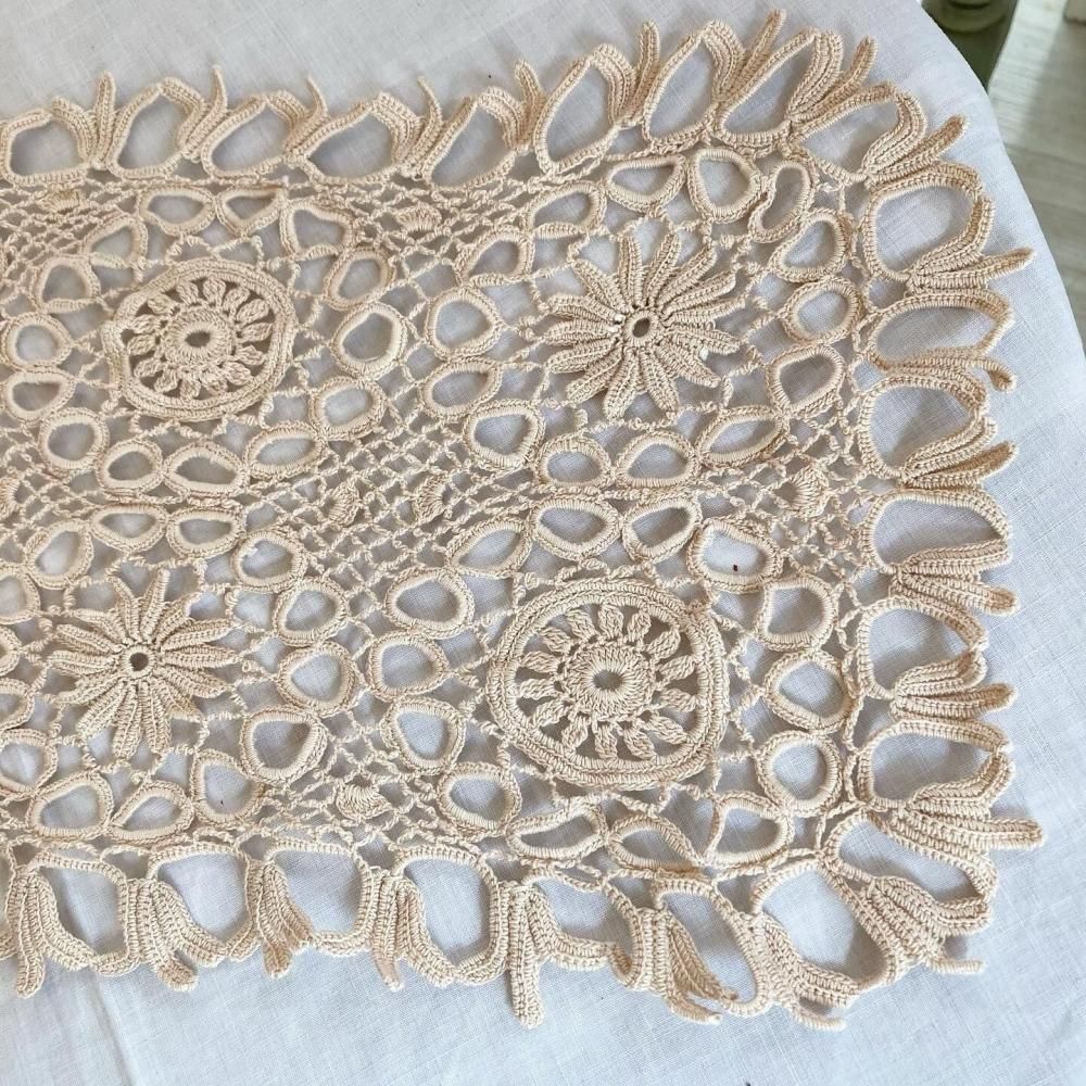 アンティークフランス ４層のぷっくり花刺繍イエロー&ペールブルー リネンドイリー 1-20210911-APC_9392_250x@2x.