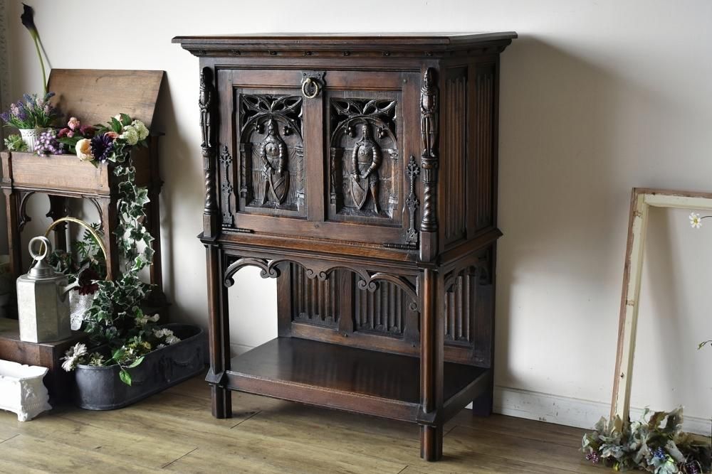 英国製1870年代 オークキャビネット｜重厚な彫刻×無垢材