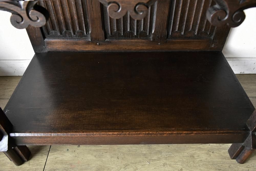 英国製1870年代 オークキャビネット｜重厚な彫刻×無垢材