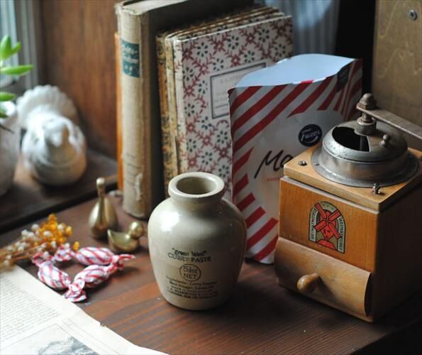 イギリス製 ヴィンテージJ.A.SHARWOOD 陶器の花瓶 花器 一輪挿し