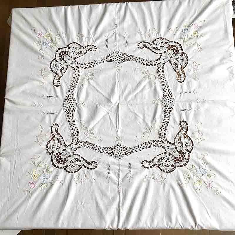 テーブルクロス 大型丸型 豪華刺繍 かわいい色花刺繍 12clcn60 テーブルクロス 大型丸型 豪華刺繍 かわいい色花刺繍 12clcn60