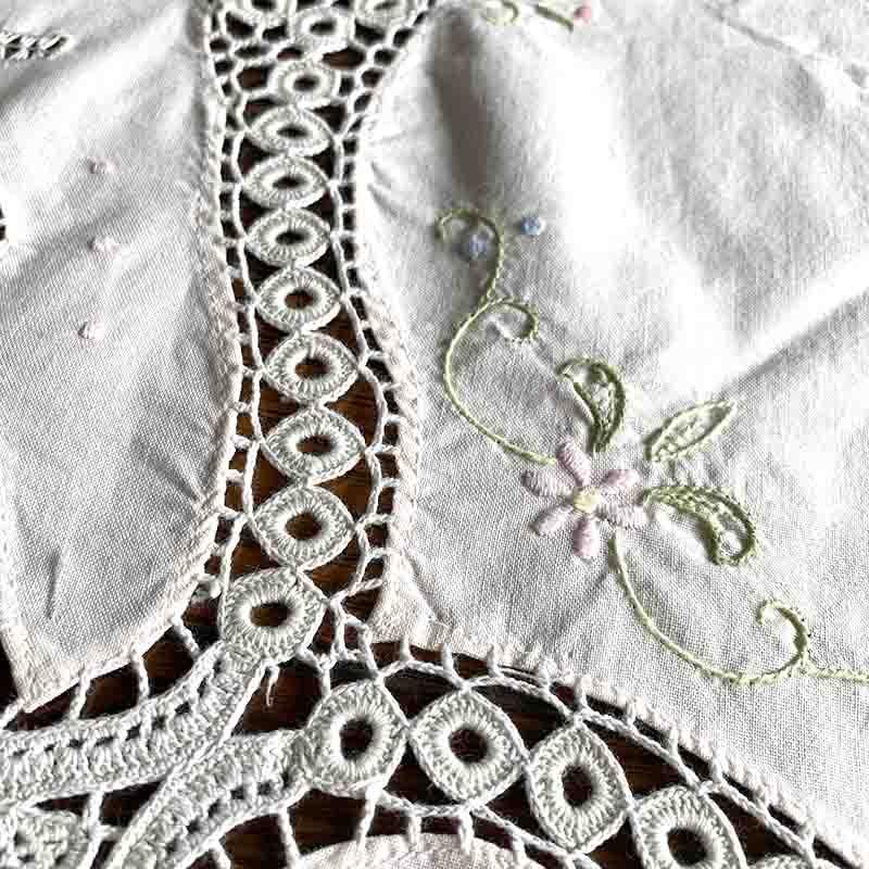テーブルクロス 大型丸型 豪華刺繍 かわいい色花刺繍 12clcn60 テーブルクロス 大型丸型 豪華刺繍 かわいい色花刺繍 12clcn60