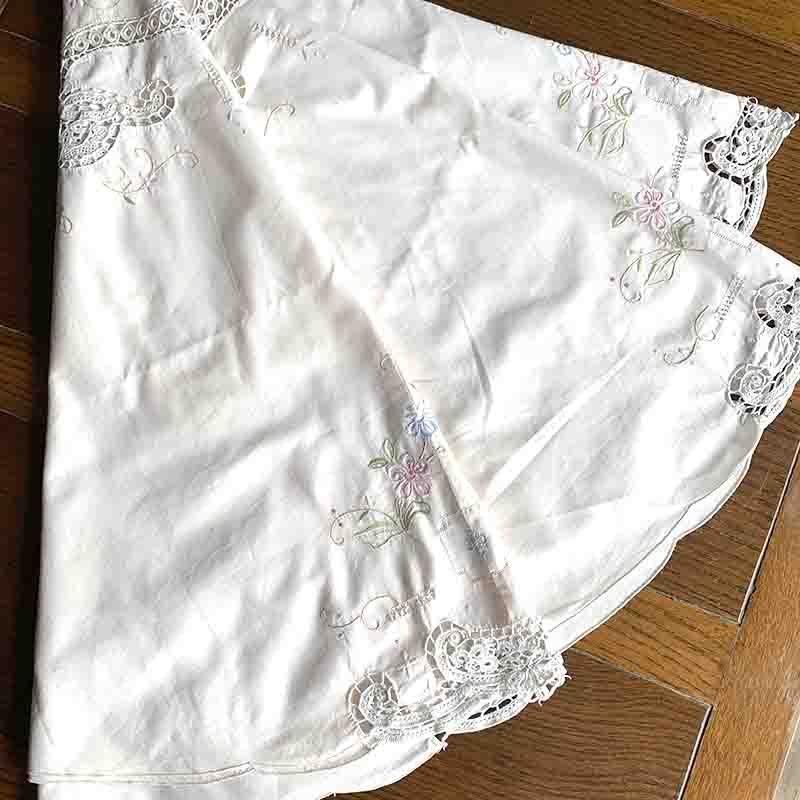 テーブルクロス 大型丸型 豪華刺繍 かわいい色花刺繍 12clcn60 テーブルクロス 大型丸型 豪華刺繍 かわいい色花刺繍 12clcn60