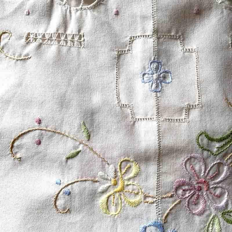 テーブルクロス 大型丸型 豪華刺繍 かわいい色花刺繍 12clcn60 テーブルクロス 大型丸型 豪華刺繍 かわいい色花刺繍 12clcn60