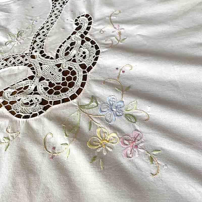 テーブルクロス 大型丸型 豪華刺繍 かわいい色花刺繍 12clcn60 テーブルクロス 大型丸型 豪華刺繍 かわいい色花刺繍 12clcn60
