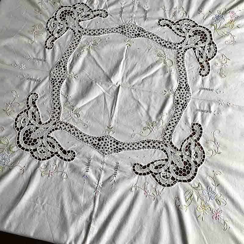 テーブルクロス 大型丸型 豪華刺繍 かわいい色花刺繍 12clcn60 テーブルクロス 大型丸型 豪華刺繍 かわいい色花刺繍 12clcn60