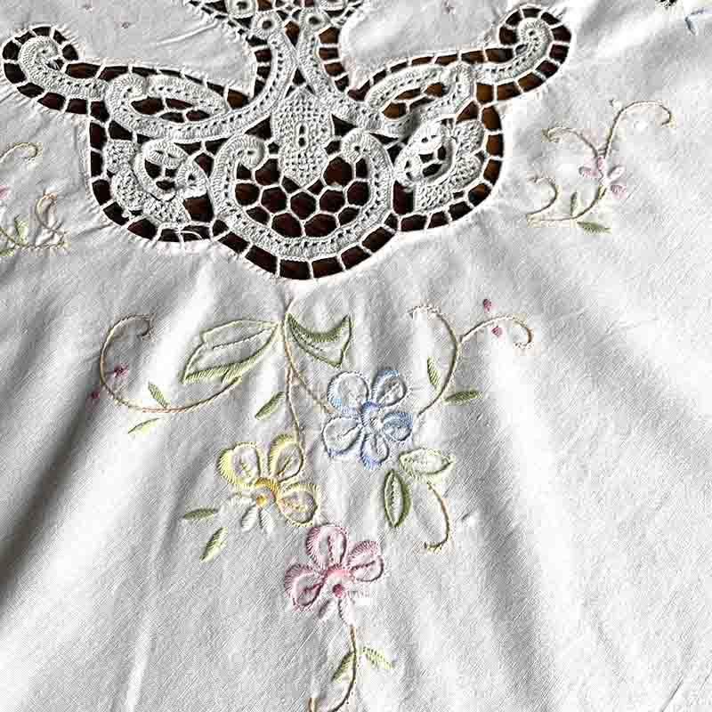 テーブルクロス 大型丸型 豪華刺繍 かわいい色花刺繍 12clcn60 テーブルクロス 大型丸型 豪華刺繍 かわいい色花刺繍 12clcn60