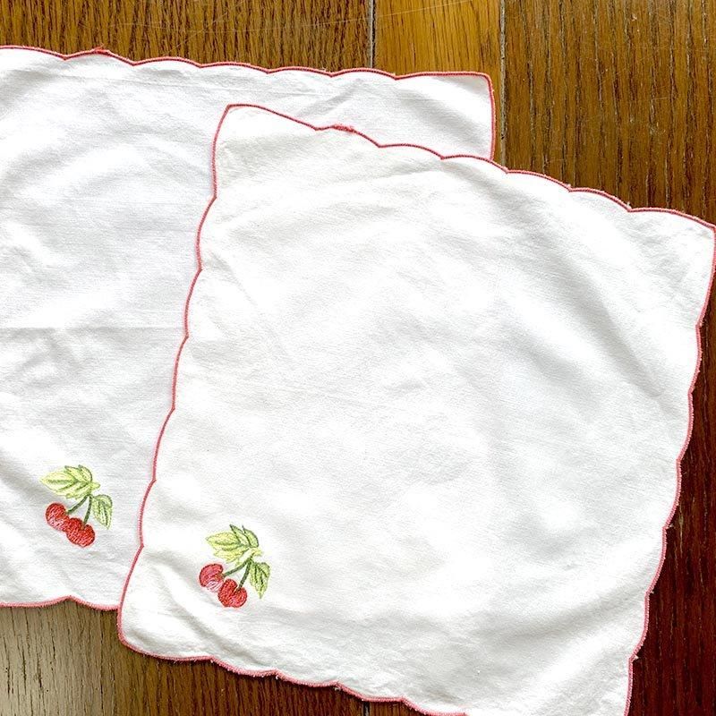 香港ヴィンテージ　刺繍　テーブルクロス お揃いのナプキン12枚OOAK刺繍花柄 香港ヴィンテージ刺繍テーブルクロス お揃いのナプキン12枚OOAK