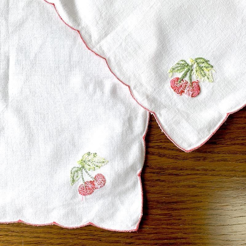 さくらんぼの刺繍 テーブルナプキン 1枚 小さめ