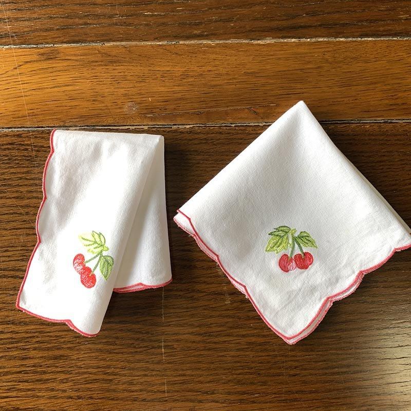 香港ヴィンテージ　刺繍　テーブルクロス お揃いのナプキン12枚OOAK刺繍花柄 香港ヴィンテージ 刺繍 テーブルクロス お揃いのナプキン12枚