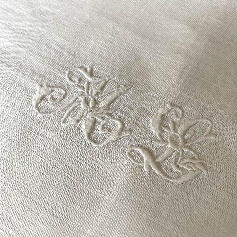 テーブルリネン ダマスク織 白刺繍 モノグラム 刺繍 大判リネン テーブルリネン ダマスク織 白刺繍 モノグラム 刺繍 大判リネン