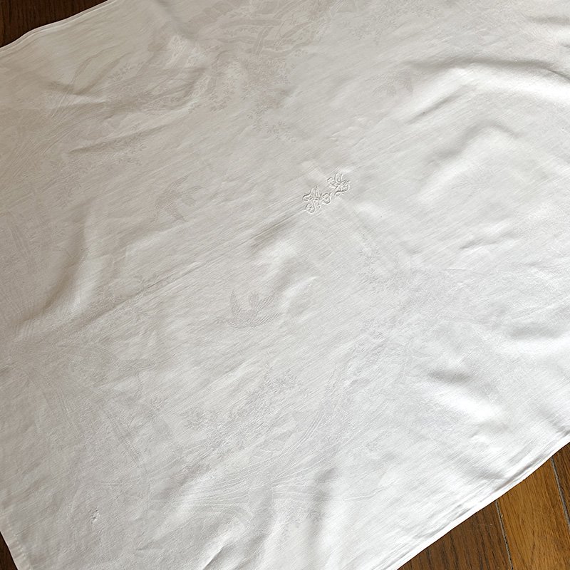 テーブルリネン　ダマスク織　白刺繍　モノグラム 刺繍　大判リネン
12clcm37