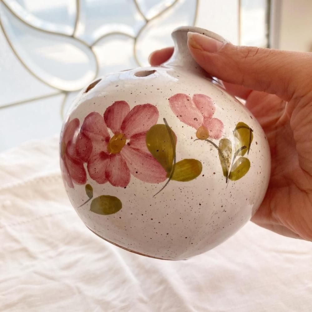 手描き花柄陶器花瓶25センチ 手描き花模様の陶器花瓶 高さ約25cm
