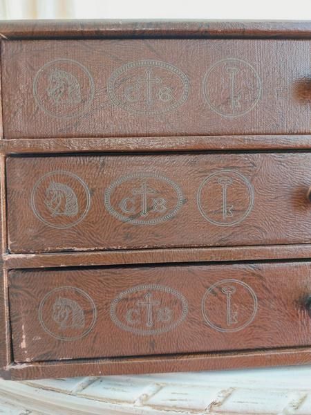 C&Bカルティエ・ブレッソンスプールキャビネット - ANTIQUE LEAVES C&Bカルティエ・ブレッソンスプールキャビネット - ANTIQUE LEAVES