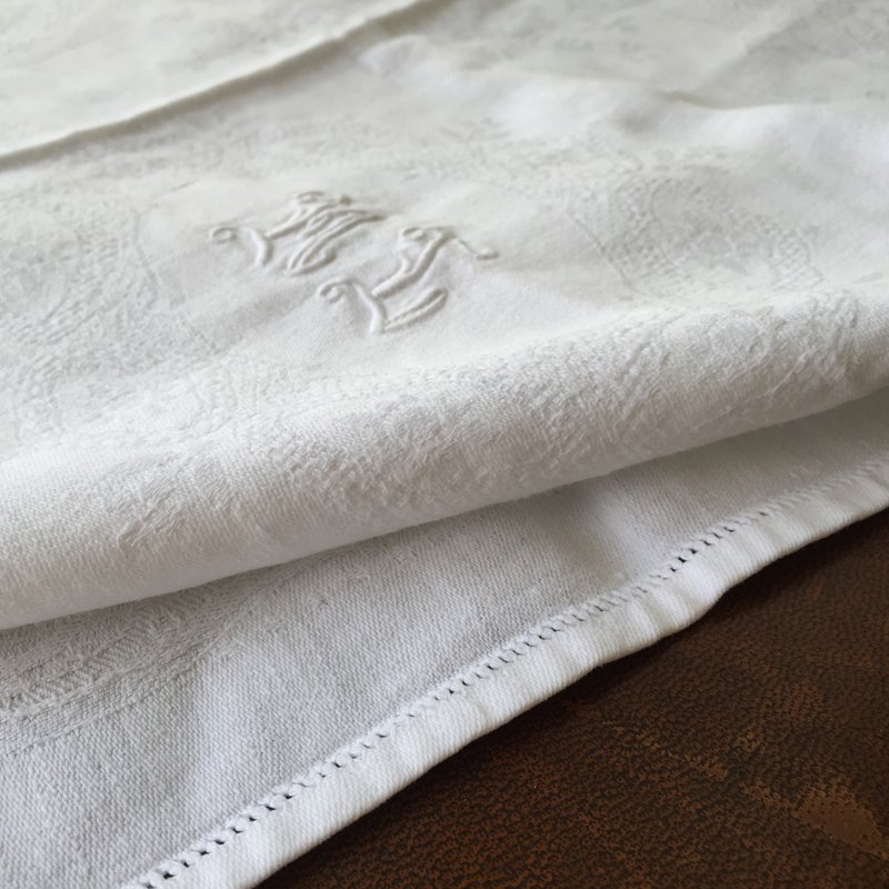 白糸刺繍のドロンワーク テーブルナプキン正方形 （ML）
12CLg17