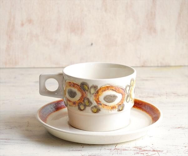 素敵でユニークな デンマーク製 Royal Copenhagen Nucella カップ&ソーサー コレクション