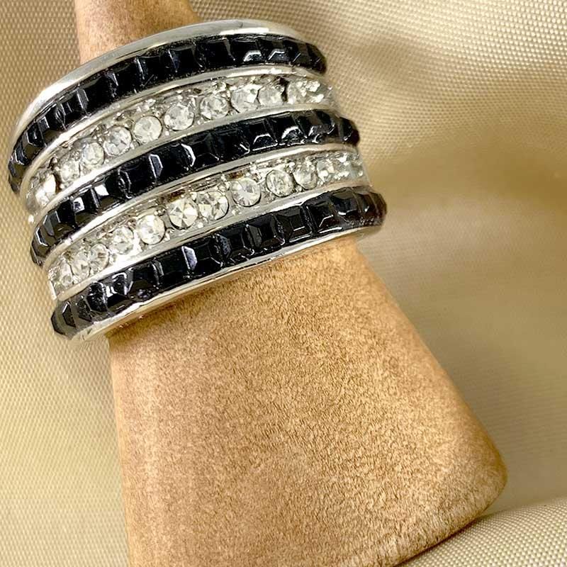 リング ツートン黒×シルバー ラインストーン入り 未使用品 リング ツートン黒×シルバー ラインストーン入り 未使用品