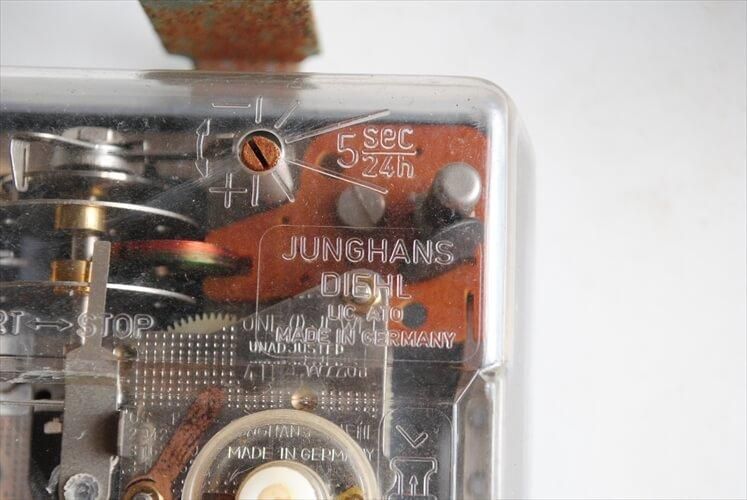 ドイツ製 Junghans 陶器の壁時計 花柄 ユンハンス 電池式 壁掛け ドイツ製 Junghans 陶器の壁時計 花柄 ユンハンス 電池式 壁掛け