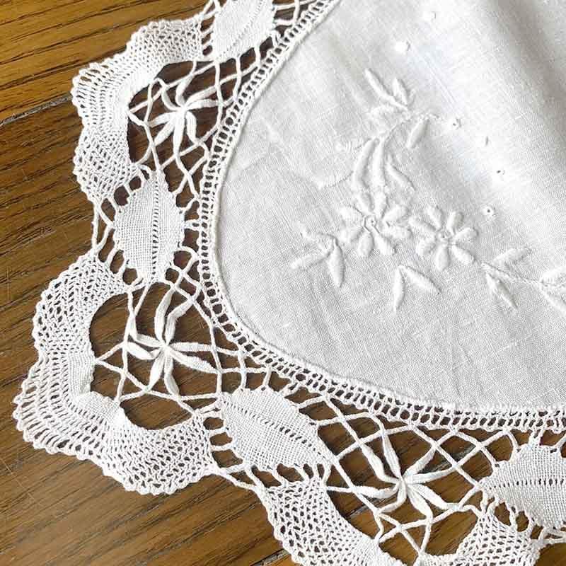 テーブルセンター ドイリー 飾りの敷物 フランスリネン 刺繍 テーブルセンター ドイリー 飾りの敷物 フランスリネン 刺繍
