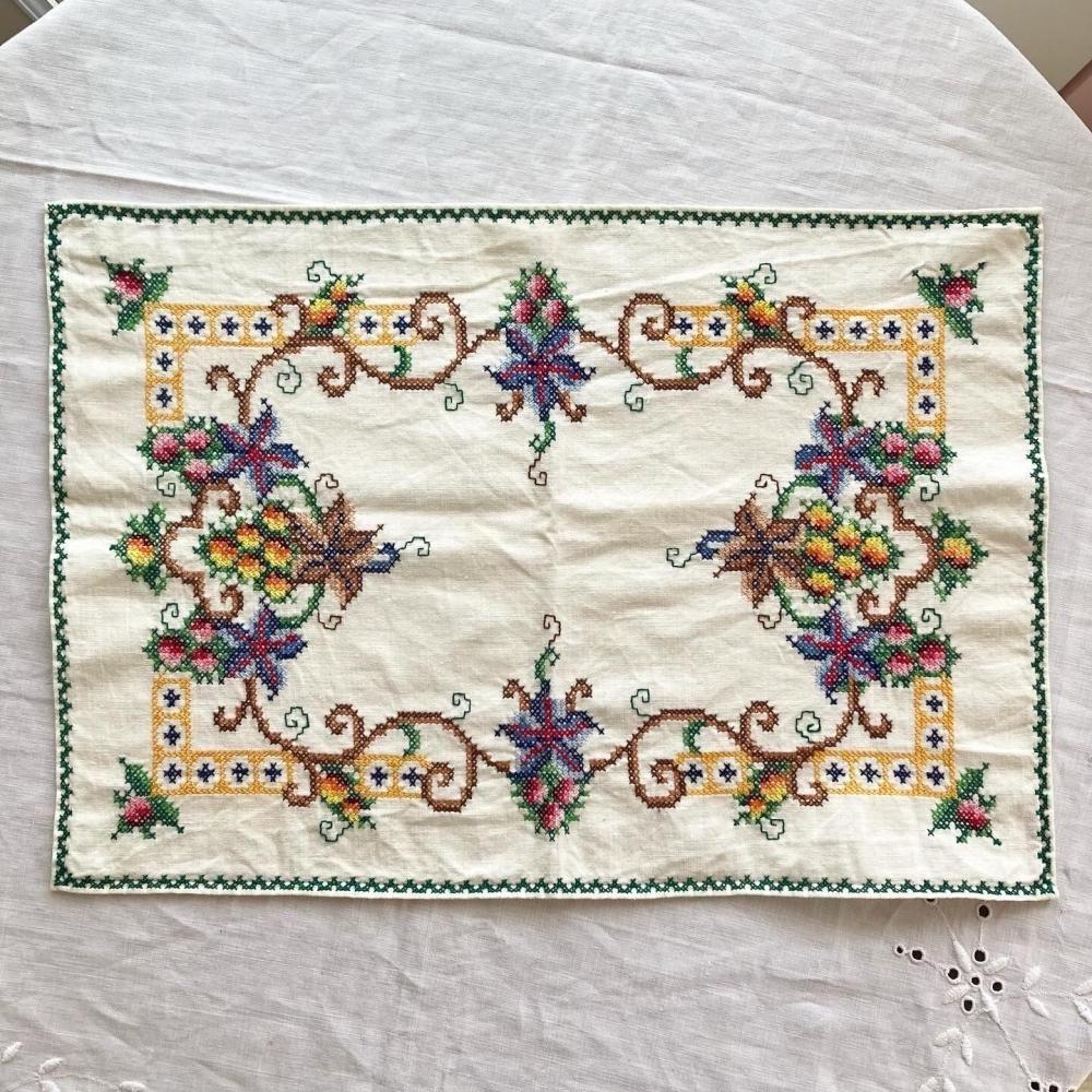 フランス直輸入の洗練されたステッチ刺繍ドイリー