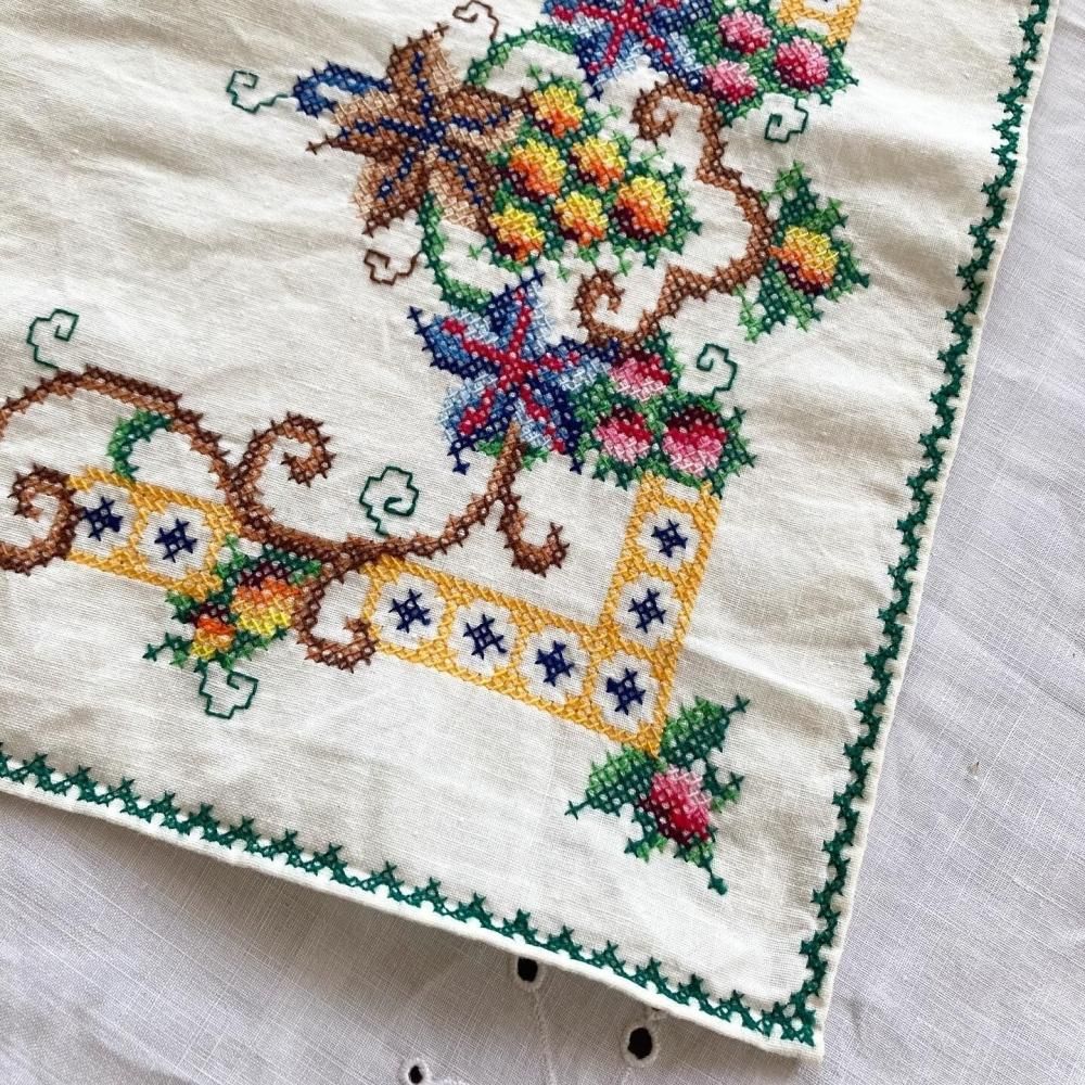 フランス直輸入の洗練されたステッチ刺繍ドイリー