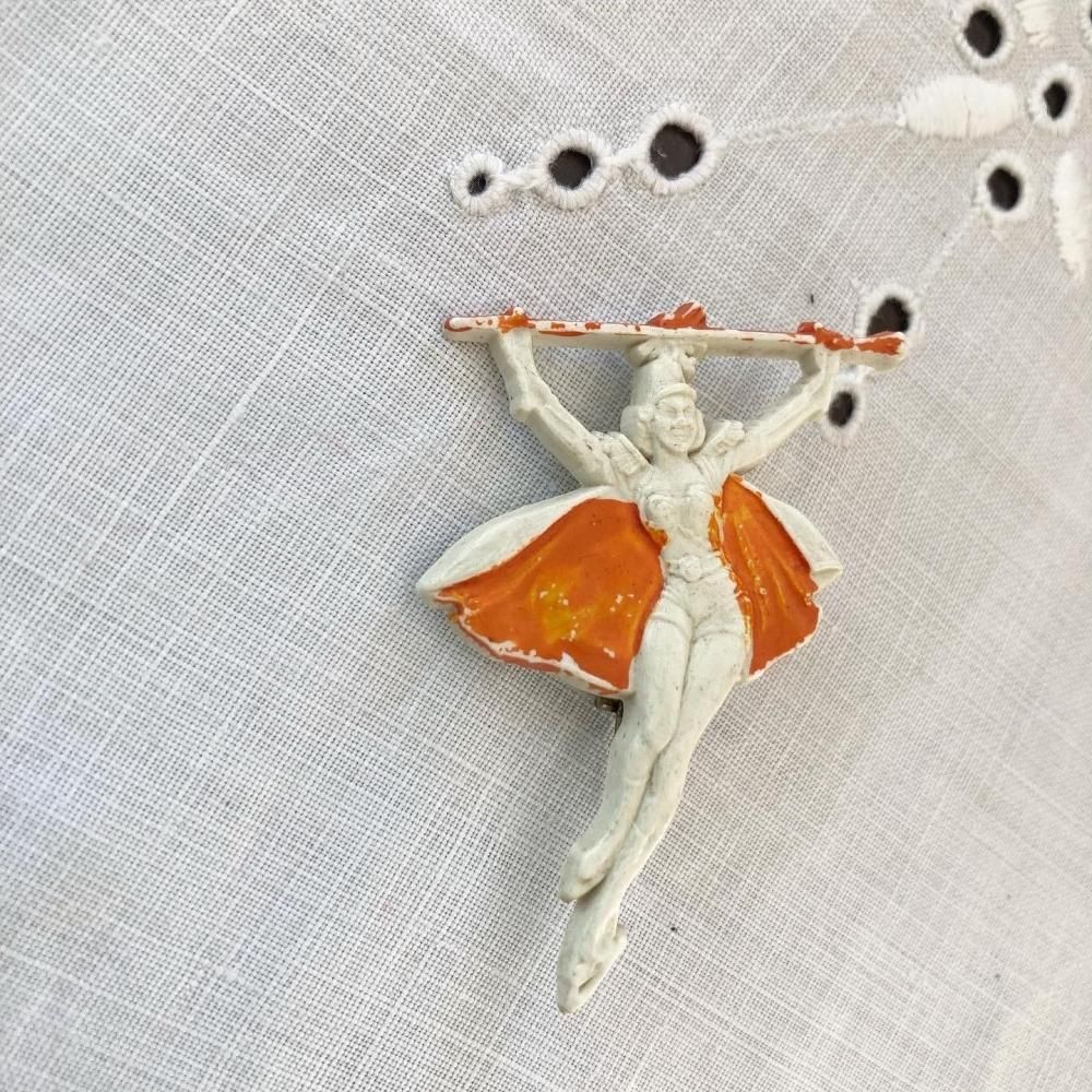 フランス直輸入の華やかなヴィンテージブローチ