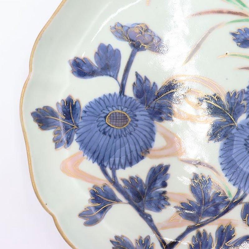 繊細なアンティーク和食器 菊唐草柄の七寸皿 繊細なアンティーク和食器 菊唐草柄の七寸皿