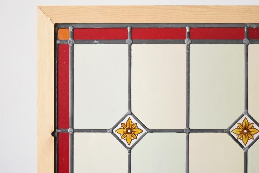 年代物のステンドグラス 英国製1880年代 絵付けステンドグラス｜愛らしい小花×赤色縁取り