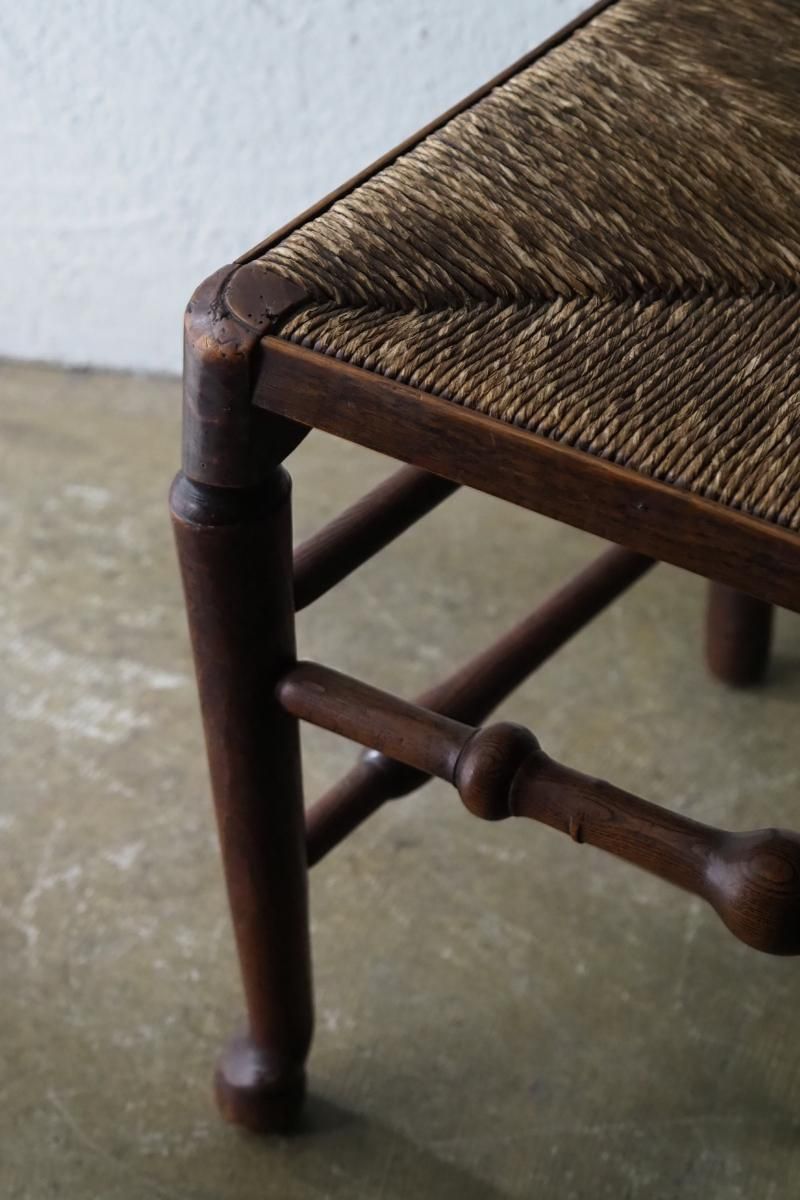 &ե å-antique rush chair