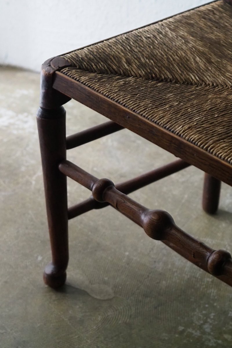 &ե å-antique rush chair