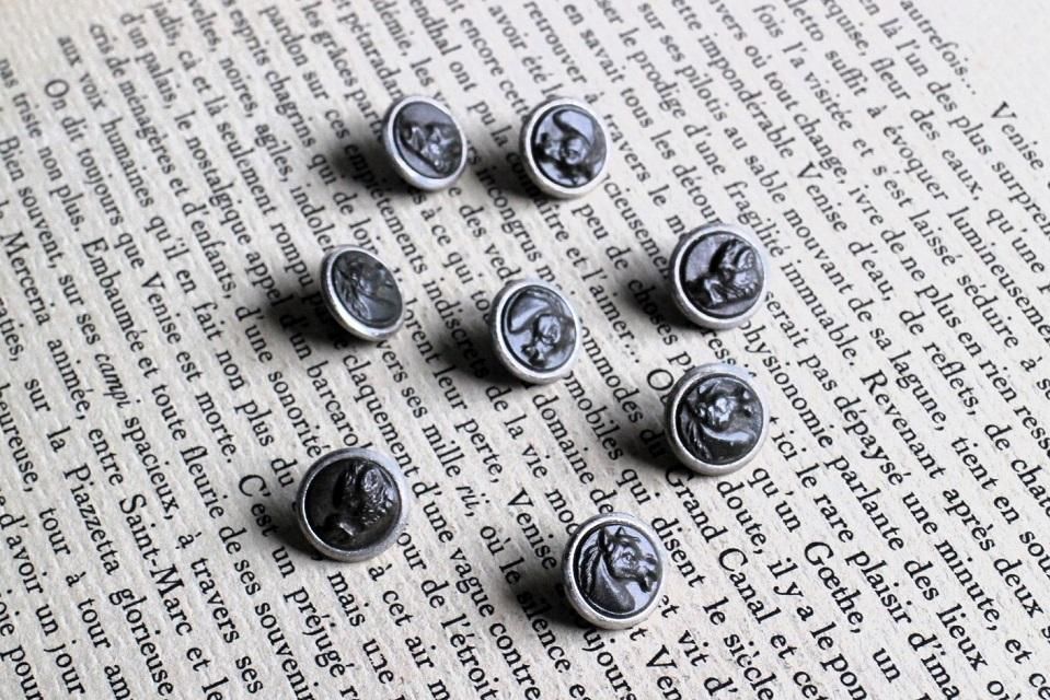 フランス製アンティーク馬柄メタルボタン 15mm