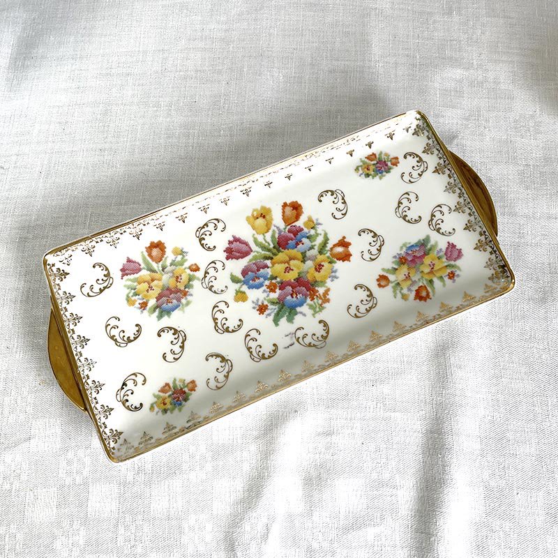 ケーキ皿　長皿　レクタングル　刺繍クロスステッチ風花柄　リモージュ 　ティータイムに　 
12TWdd21